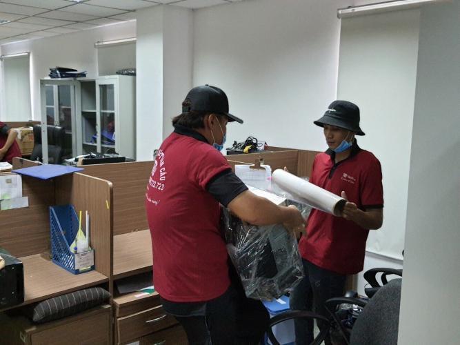Thực hiện việc đóng gói chuyển văn phòng Quận 1